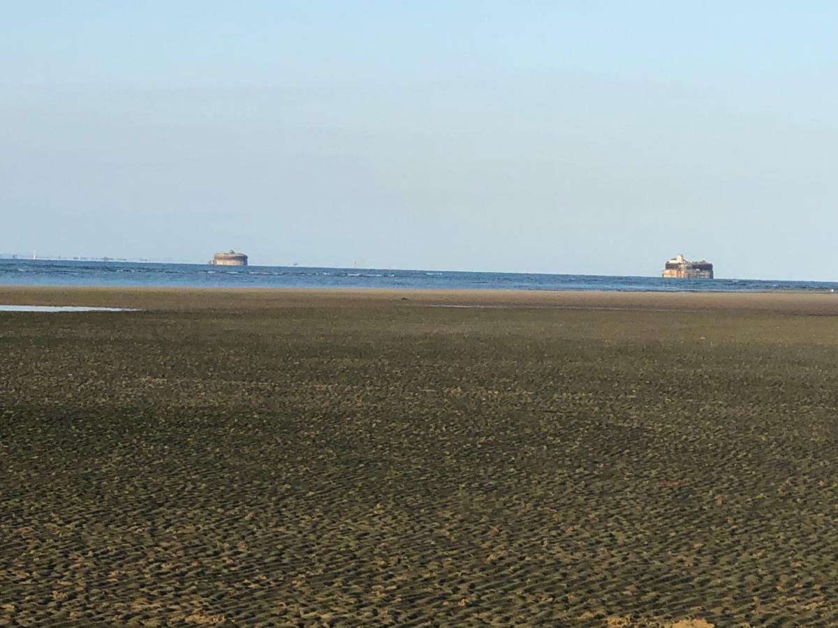 Wight On The Beach, Sleeps 4, Free Off Road Parking, Balcony With Sea Views Ryde  Exterior foto